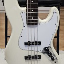 Бас-гитара Fender Standard Jazz Bass - фото 3