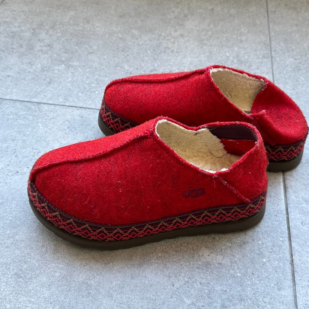 UGG Tasman