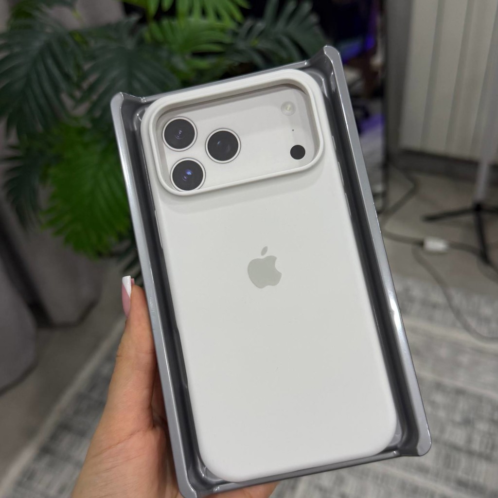 Силиконовый чехол для iPhone 17 Pro Max