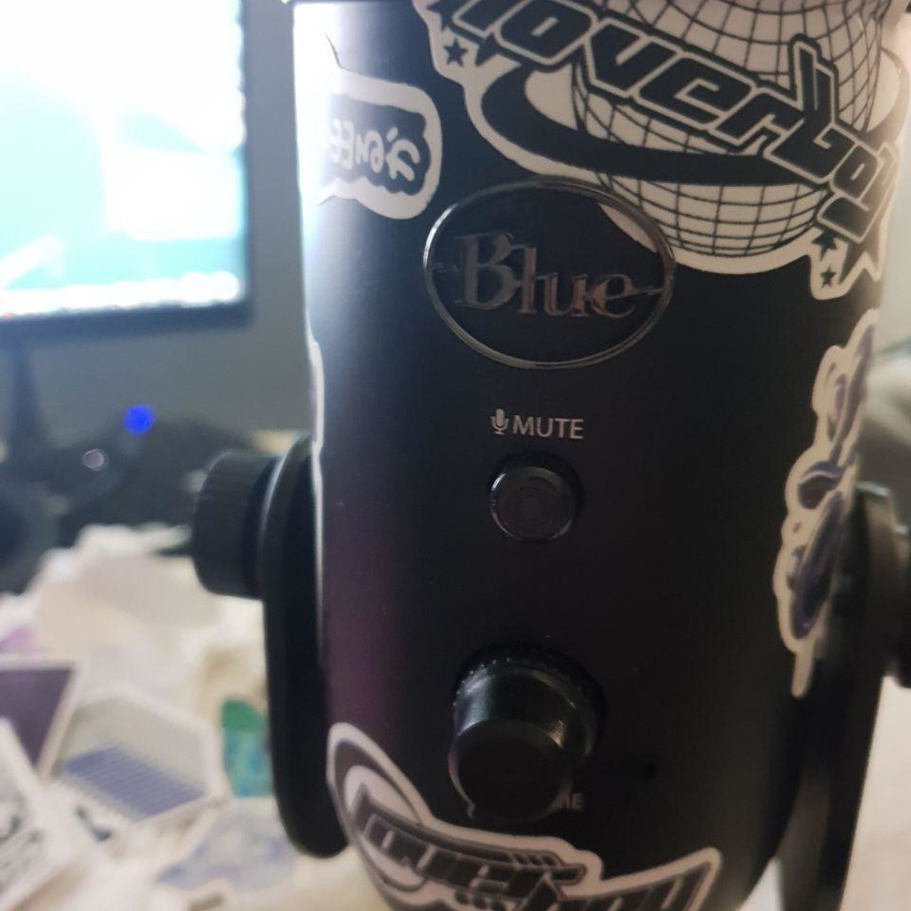Микрофон Blue Yeti