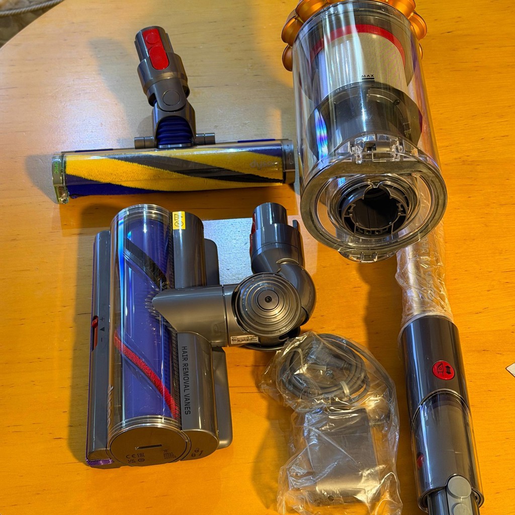 Dyson V15