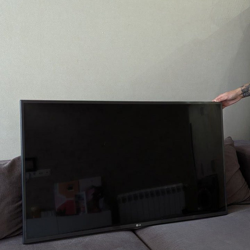 Телевизор LG 42LF650V