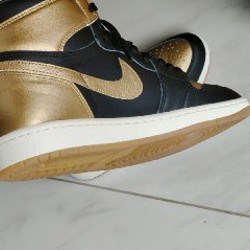 Jordan 1 mid mettalic gold - фото 3