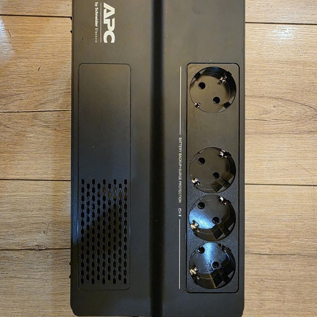 ИБП (UPS) APC Easy UPS BV1000I-GR