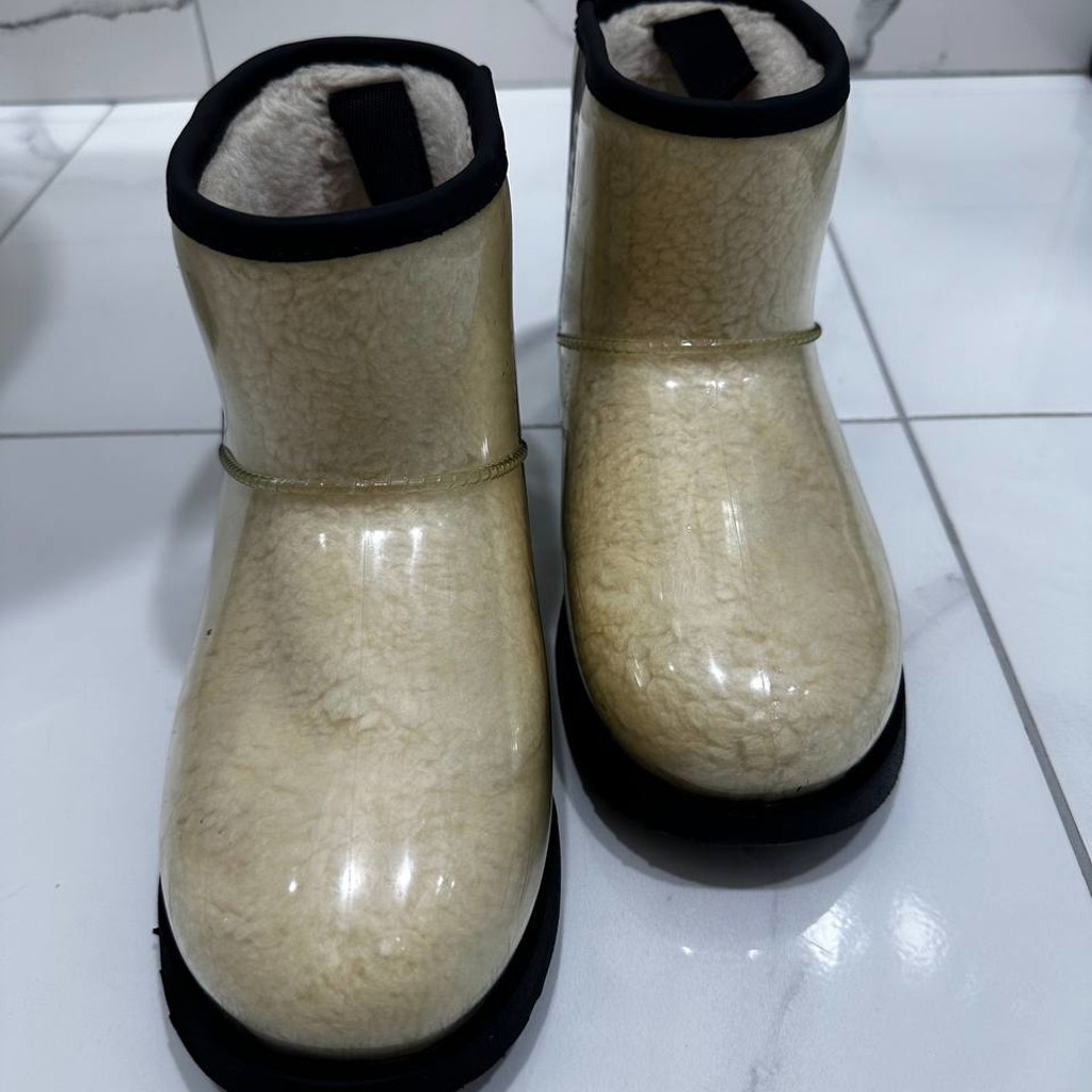 UGG