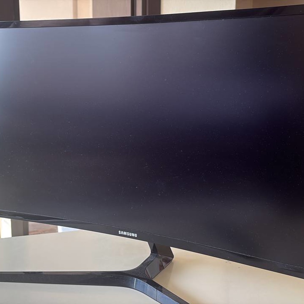 Samsung 27″ изогнутый