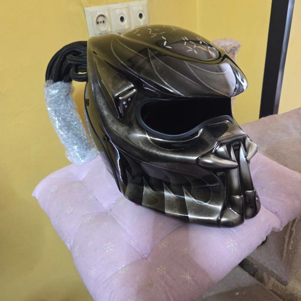 Шлем Predator