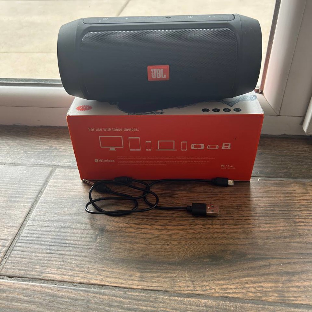 Портативная колонка JBL
