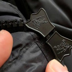 Черная куртка BURBERRY - фото 3