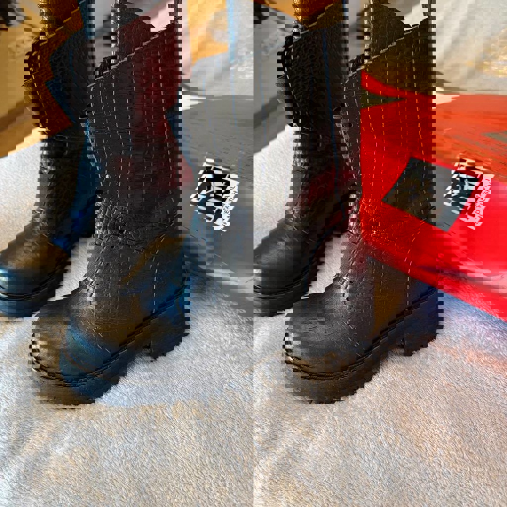 Женские сапоги