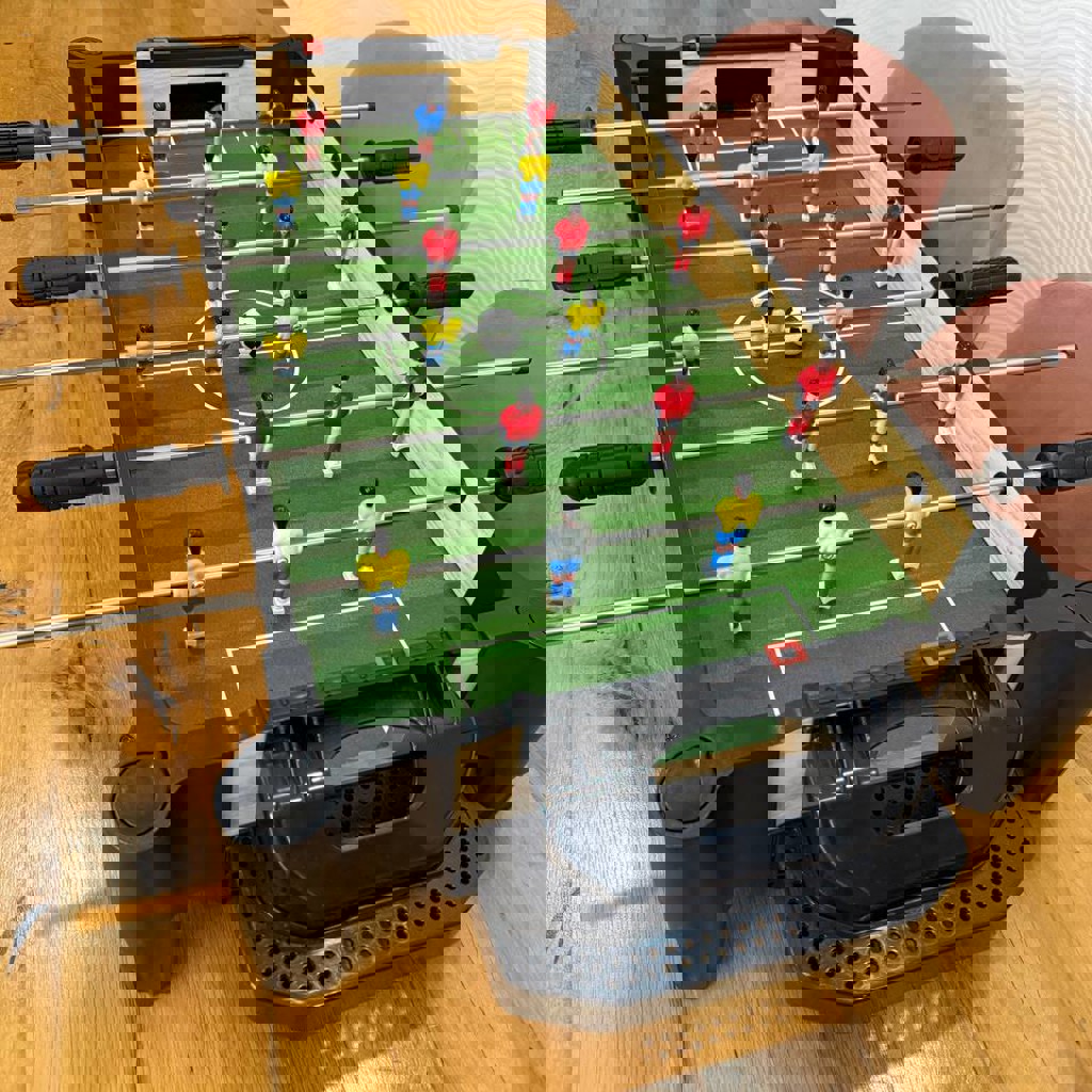 Двухсторонняя игра: футбол и аэрохоккей