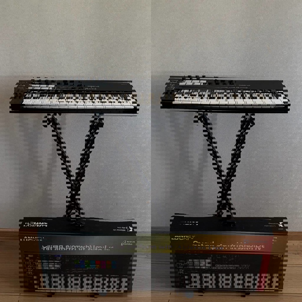 Midi контроллер Novation Launchkey 61 MK3