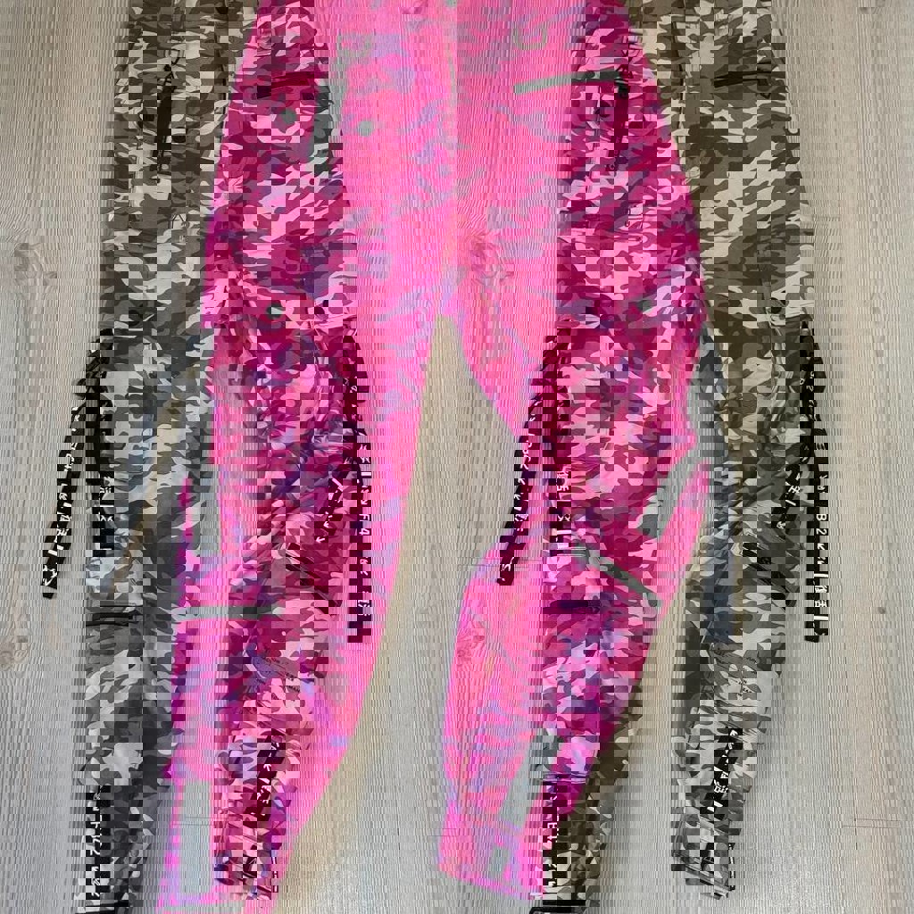 Стилевые брюки-карго