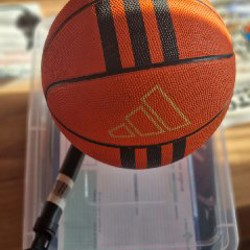 Баскетбольный мяч с насосом - фото 6