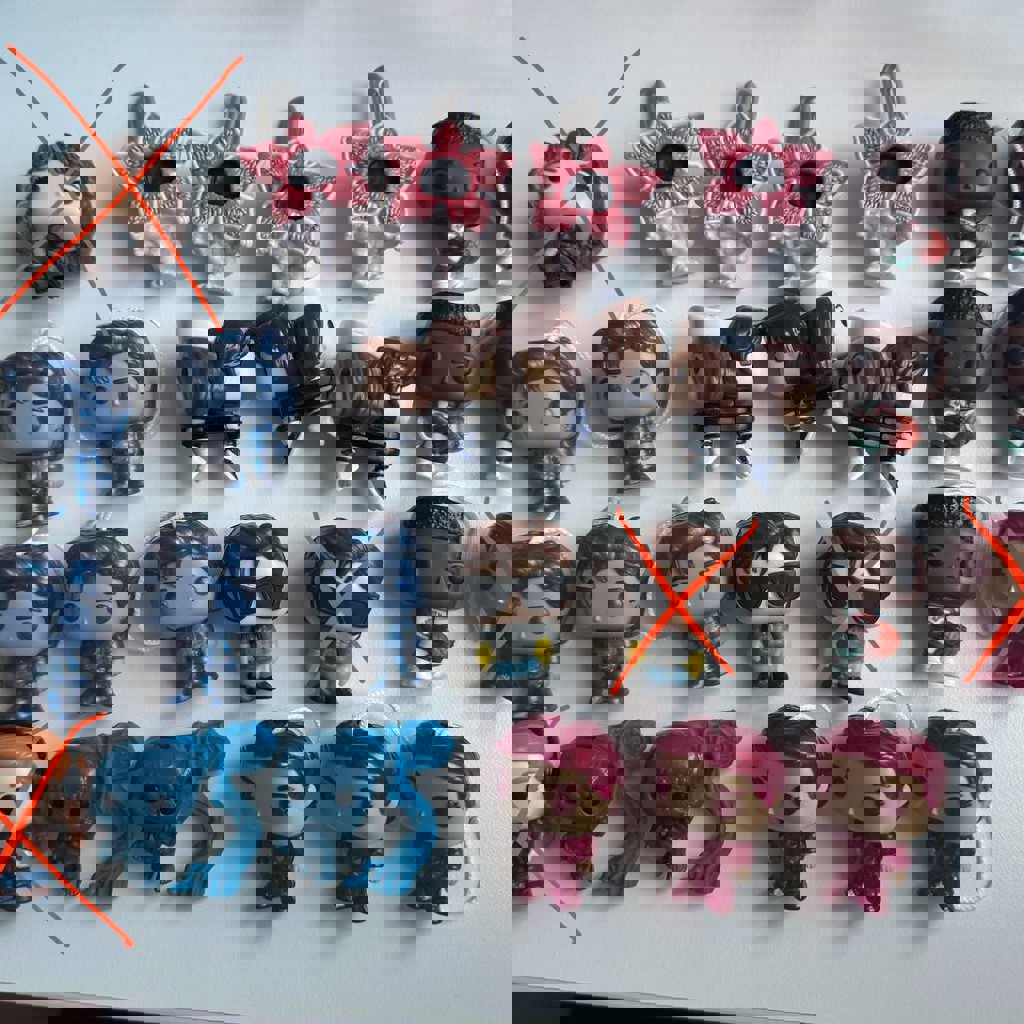 Фигурки из киндера по сериалу Очень странные дела