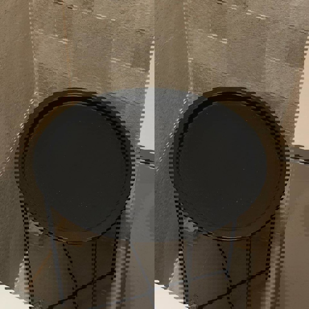 Круглый маленький стол