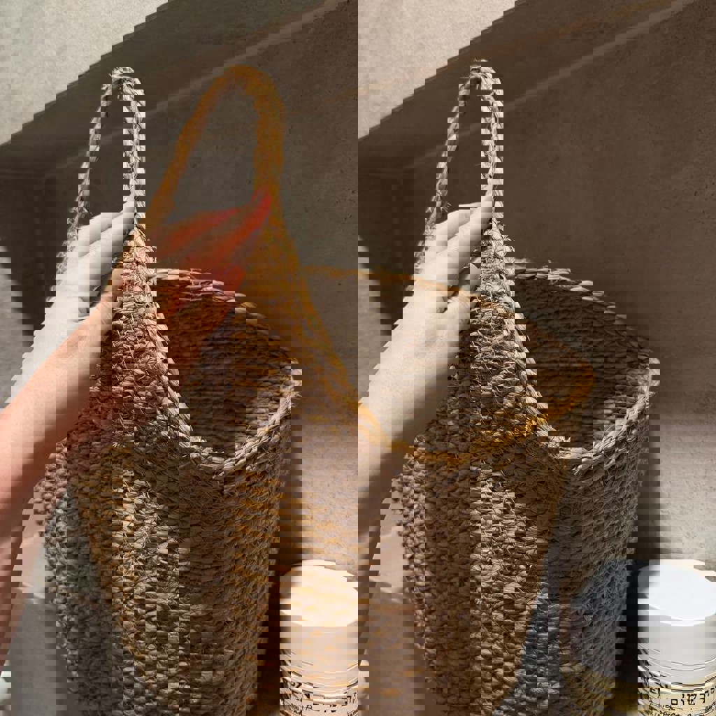 Большая плетеная корзина