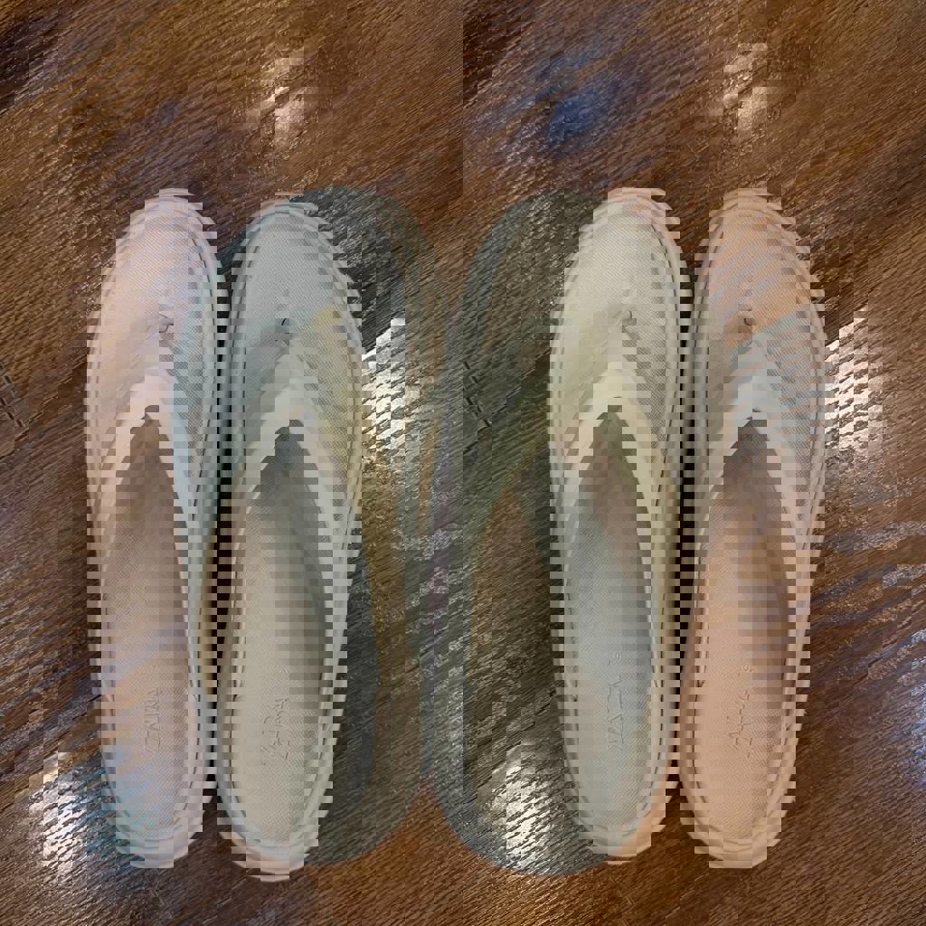 Резиновые сабо Zara