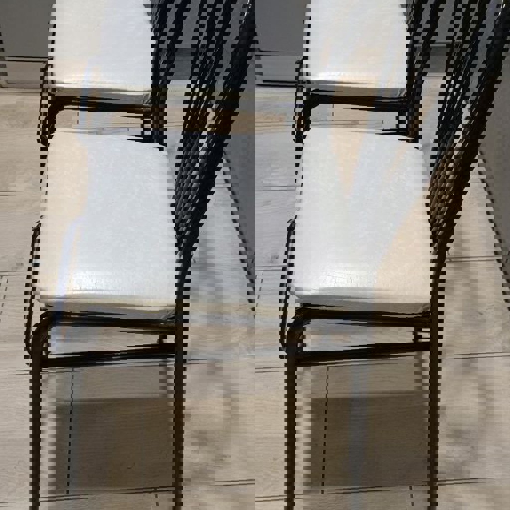 Стул на металлическом каркасе