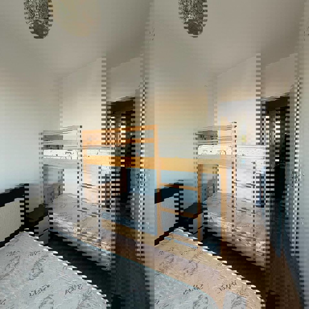 Детская кровать с матрасами