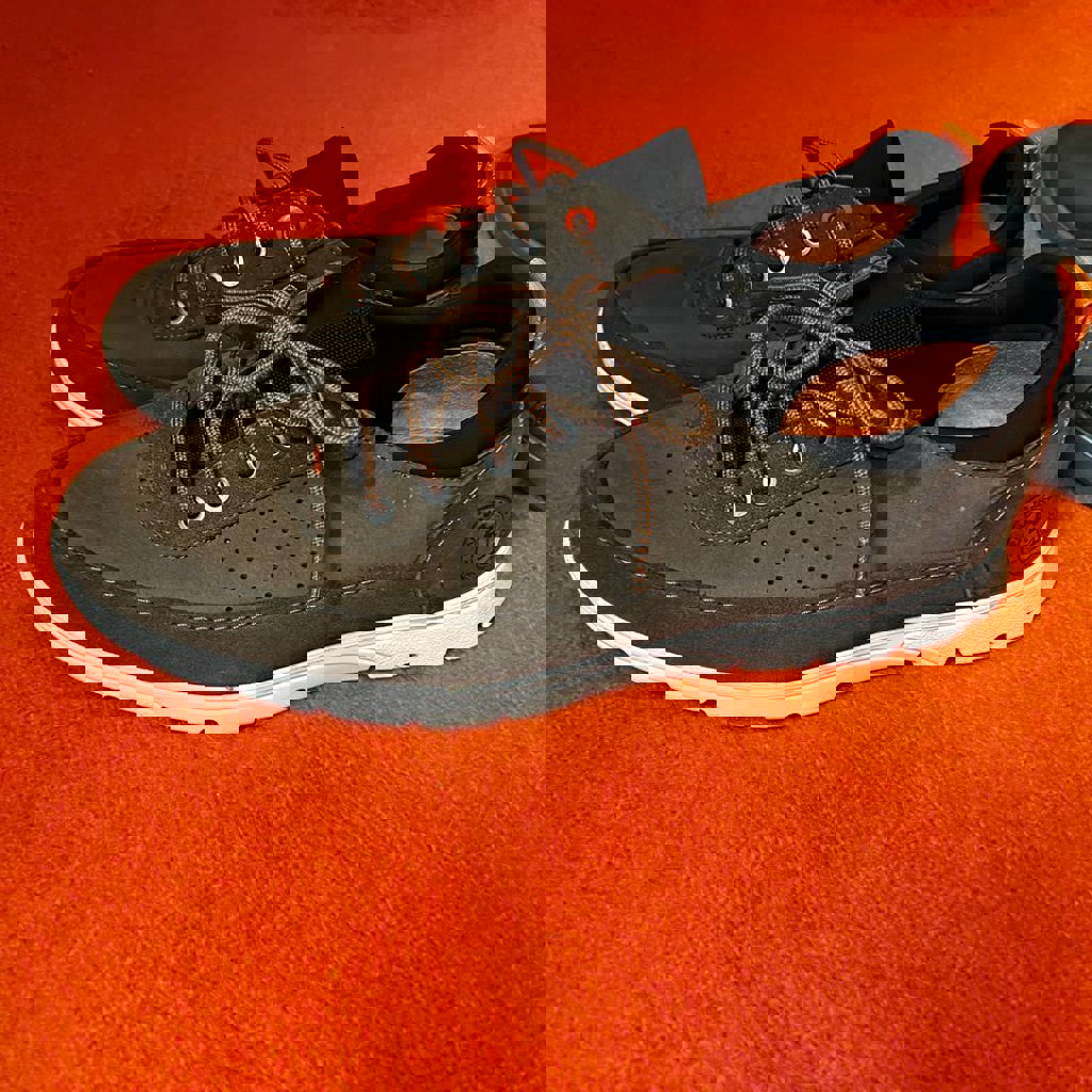 Кроссовки черные Bugatti