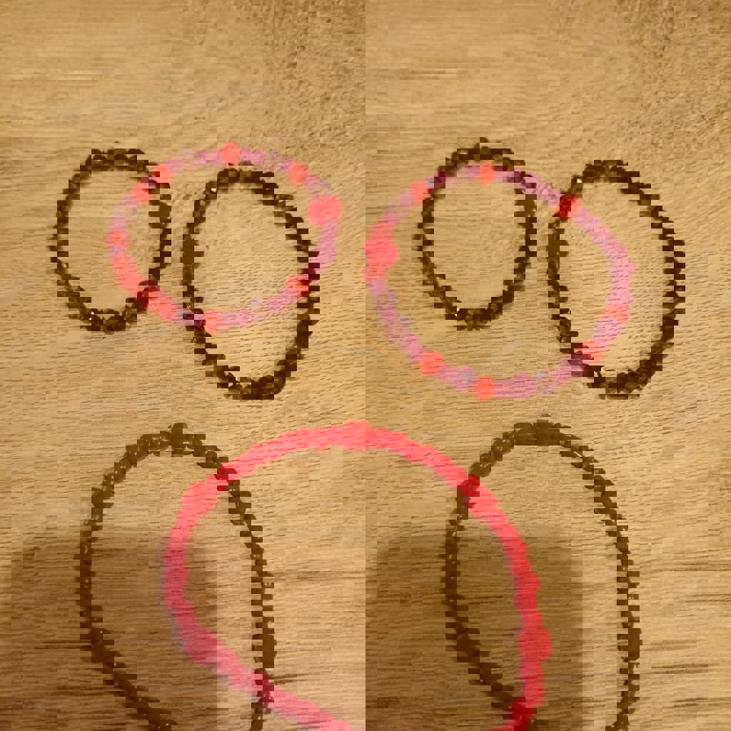 Красные браслетики