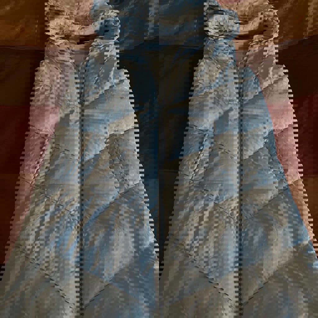 Длинный жилет