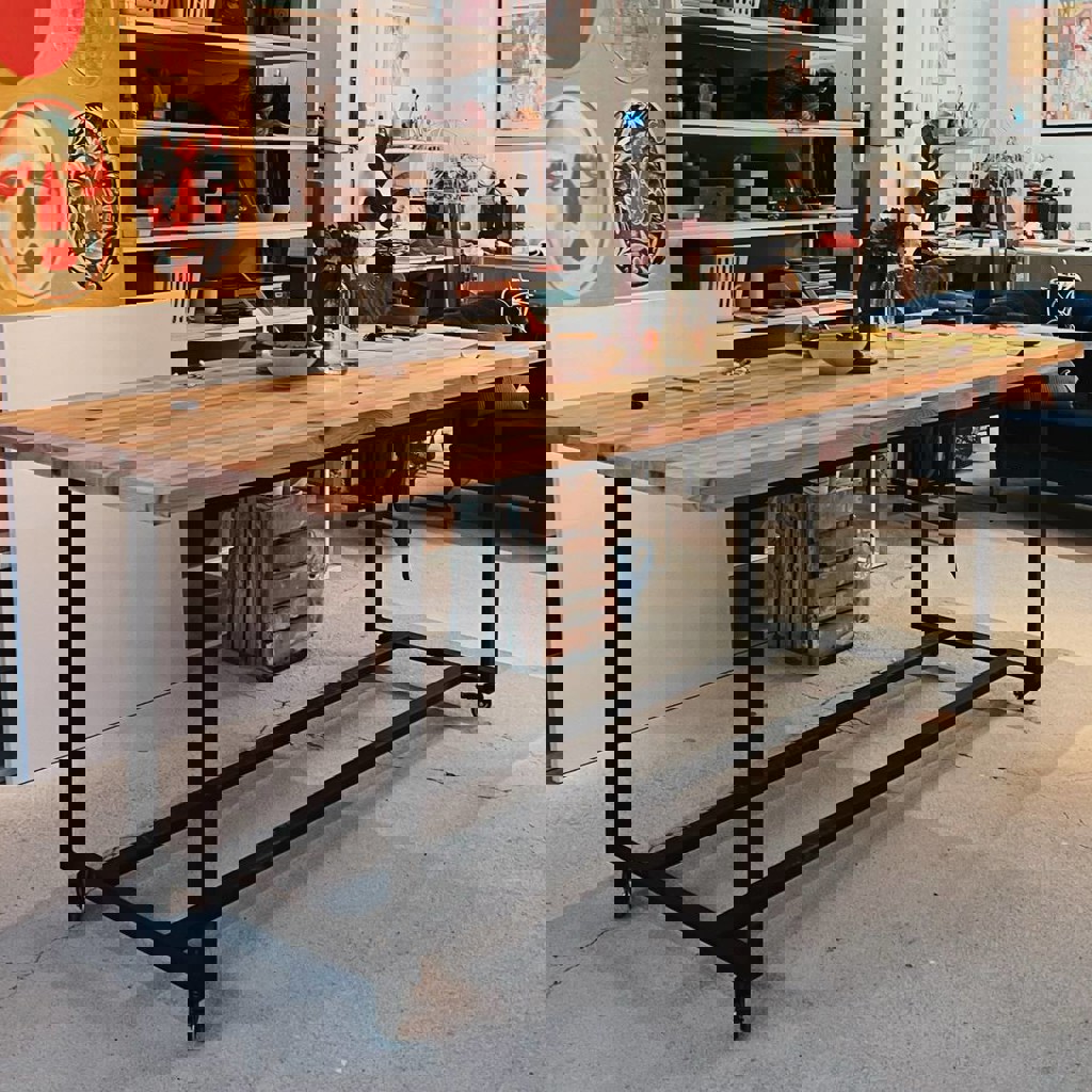 Стол из сосны