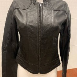 Черная натуральная кожанка - фото 1