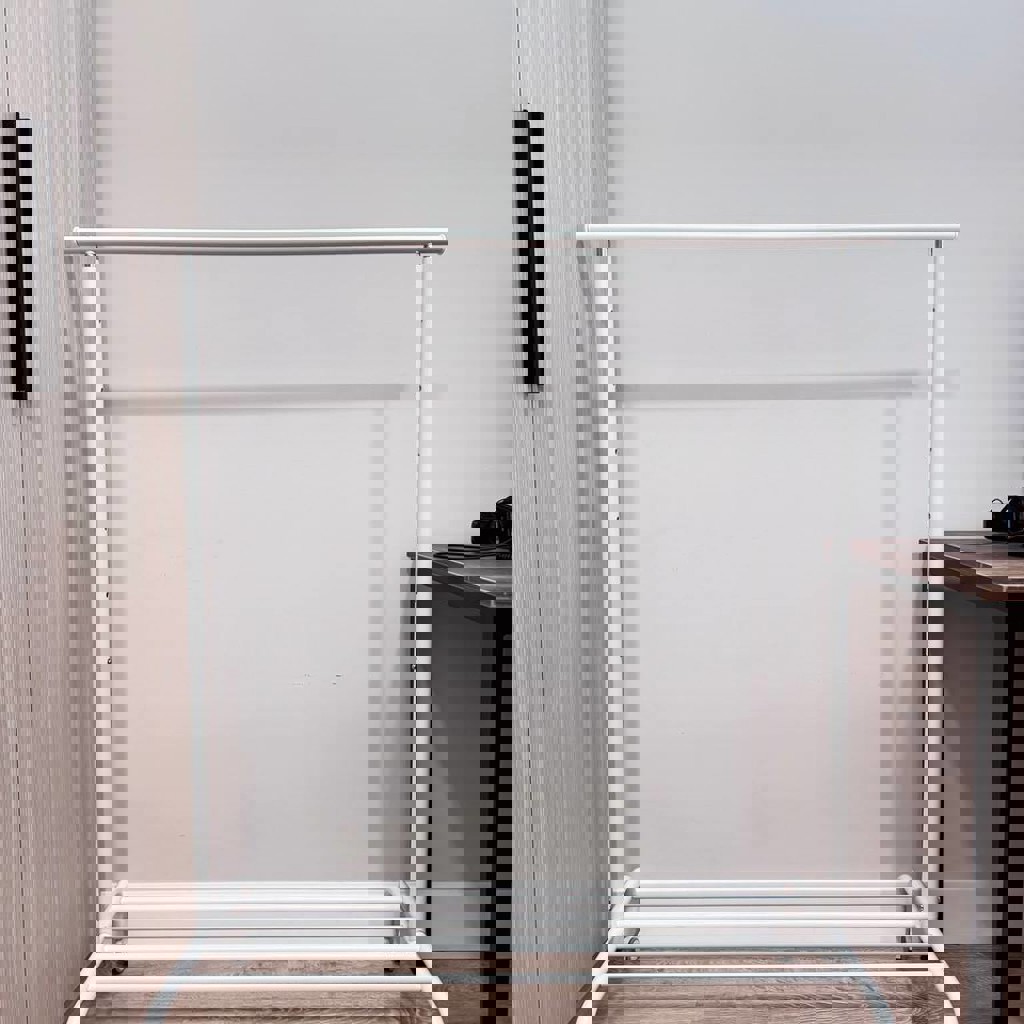 Металлическая вешалка для одежды