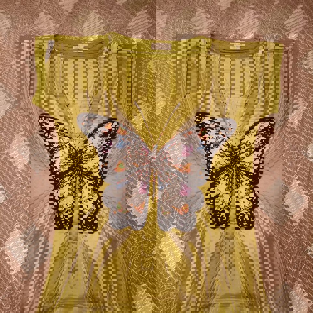 Футболка с бабочкой