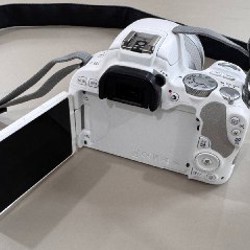 Фотоаппарат Canon EOS 200D - фото 3