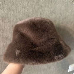 Шапка бежевая искусственный мех - фото 2