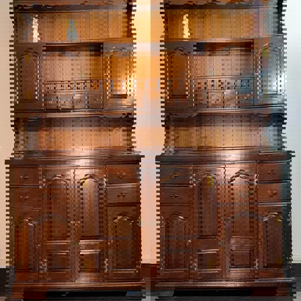 Старинный шкаф