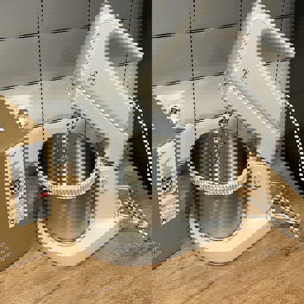 Миксер Electrolux ESM4