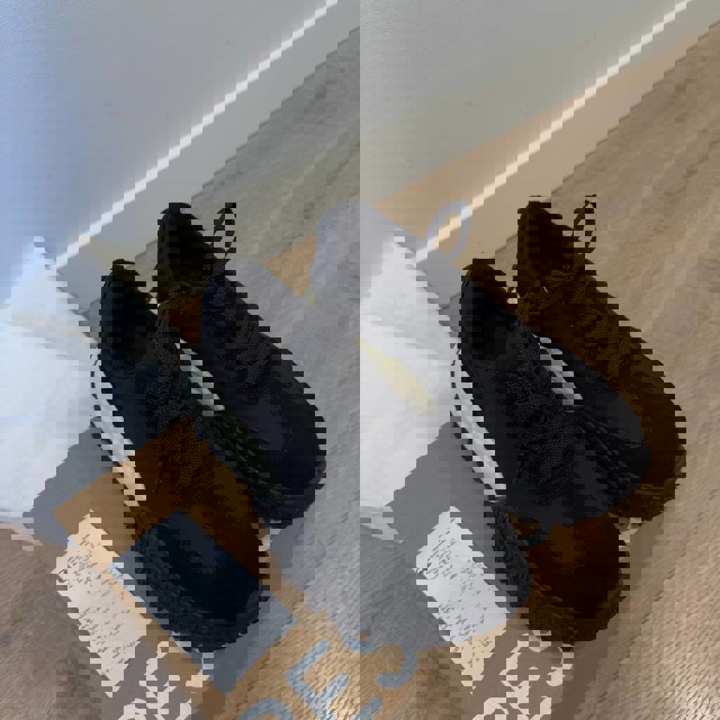 Женские кроссовки