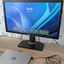 Монитор DELL UltraSharp - фото 1