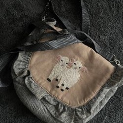 Сумочка с вышивкой овечек - фото 5