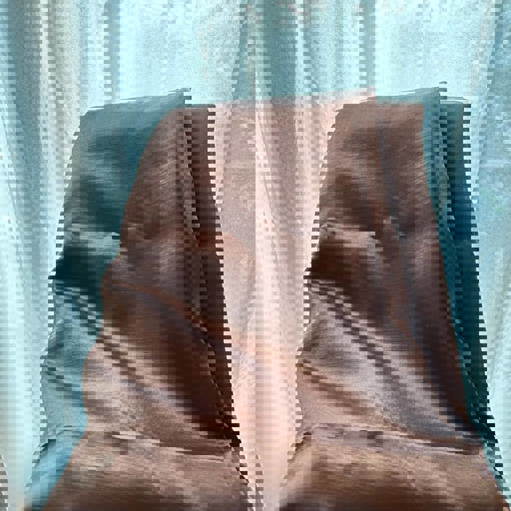 Голубая с узорами ткань