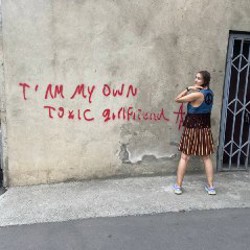 Джинсовая жилетка с пацификом - фото 3