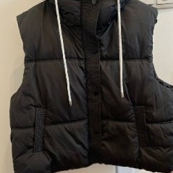 Жилетка с капюшоном - фото 2