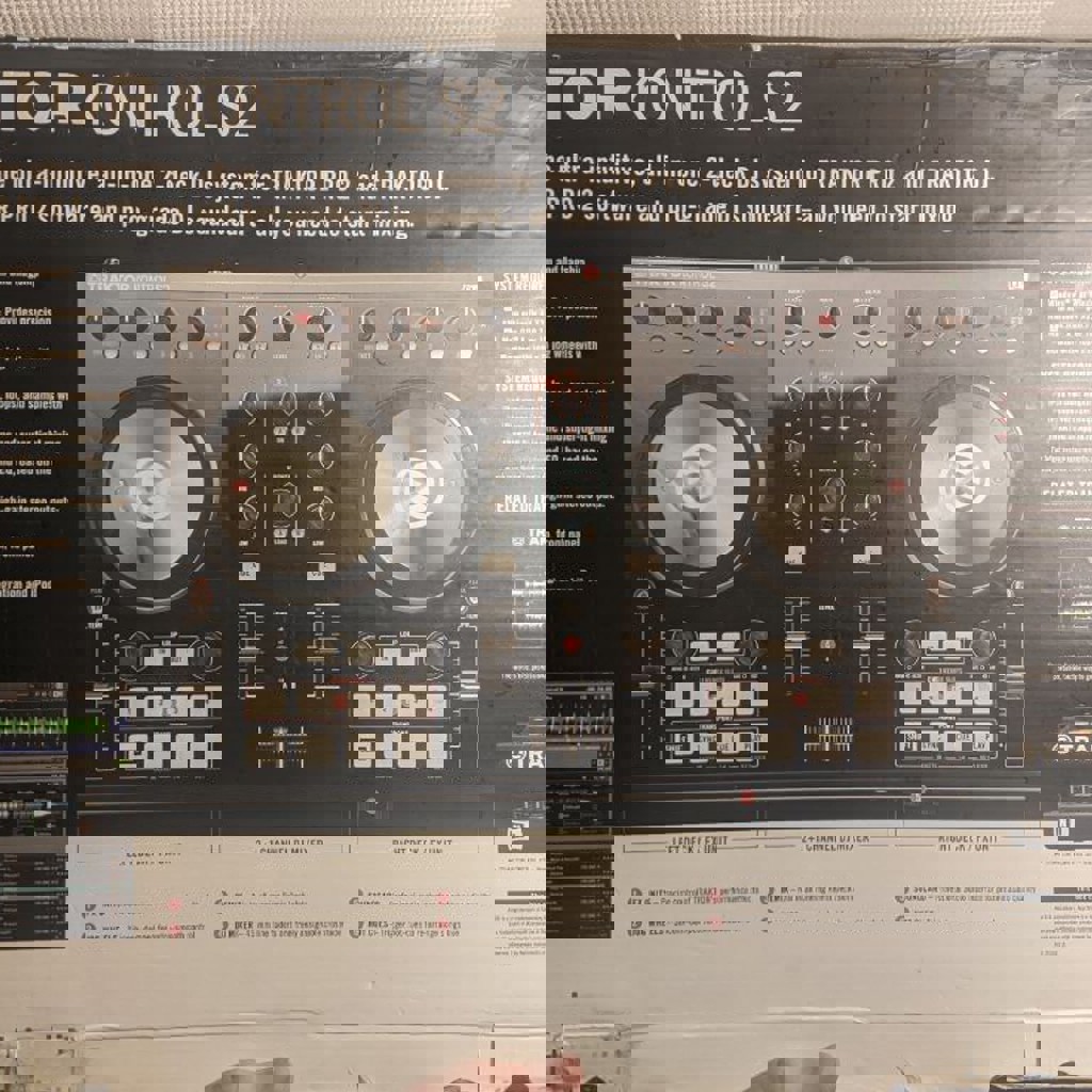 DJ пульт Traktor Kontrol S2 Mark 2