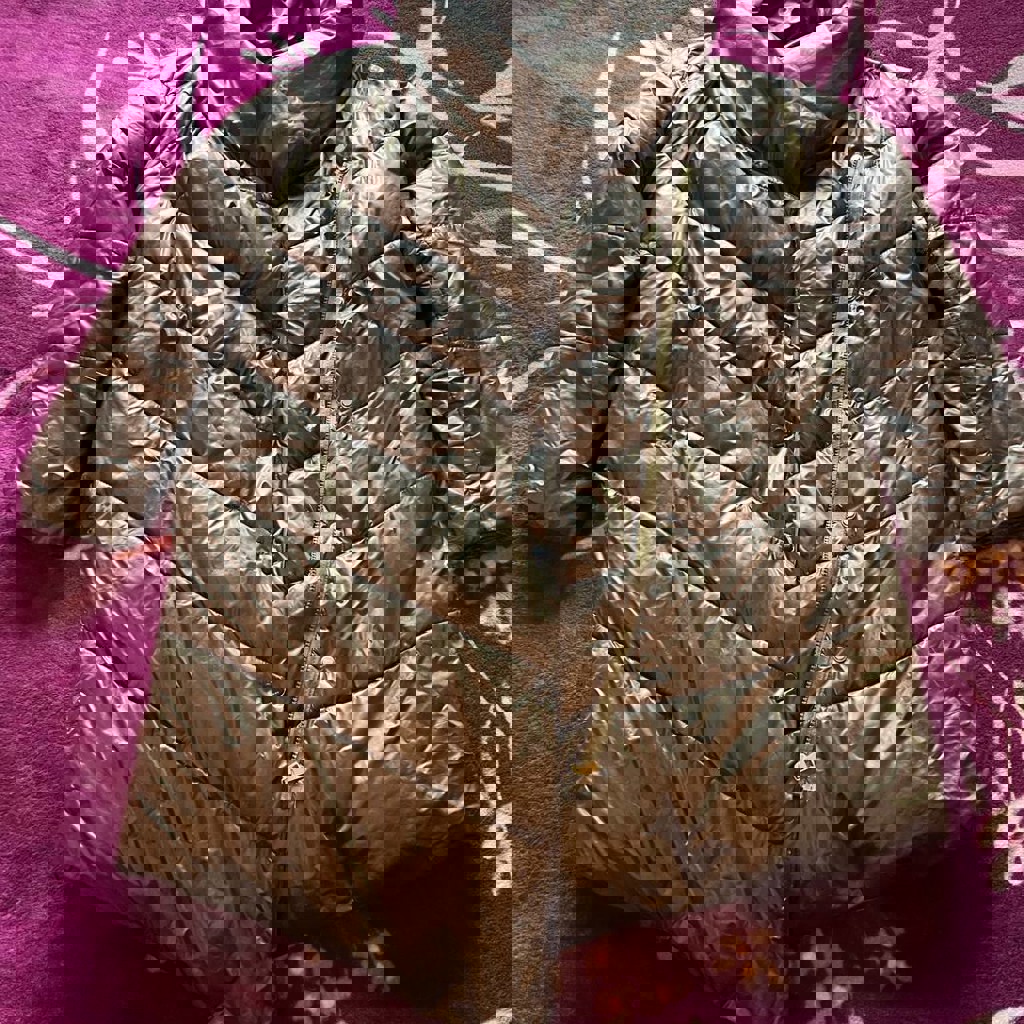 Женская куртка болотного цвета