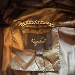 Женская куртка болотного цвета - фото 4