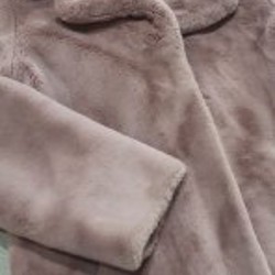 Шуба пыльно-розового цвета - фото 3