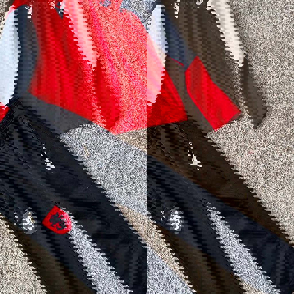 Спортивный костюм