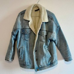 Теплая куртка - джинсовка с мехом - фото 3
