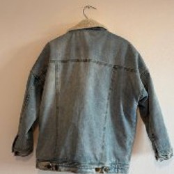 Теплая куртка - джинсовка с мехом - фото 5