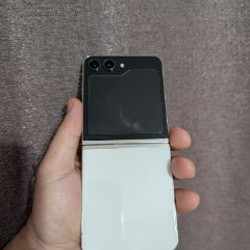 Samsung Galaxy Z Flip 5 - фото 5