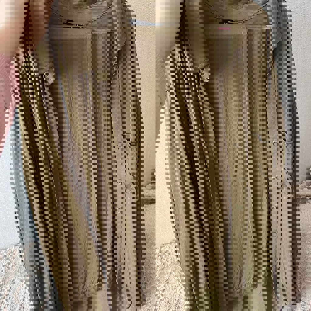 Шелковый костюм хаки